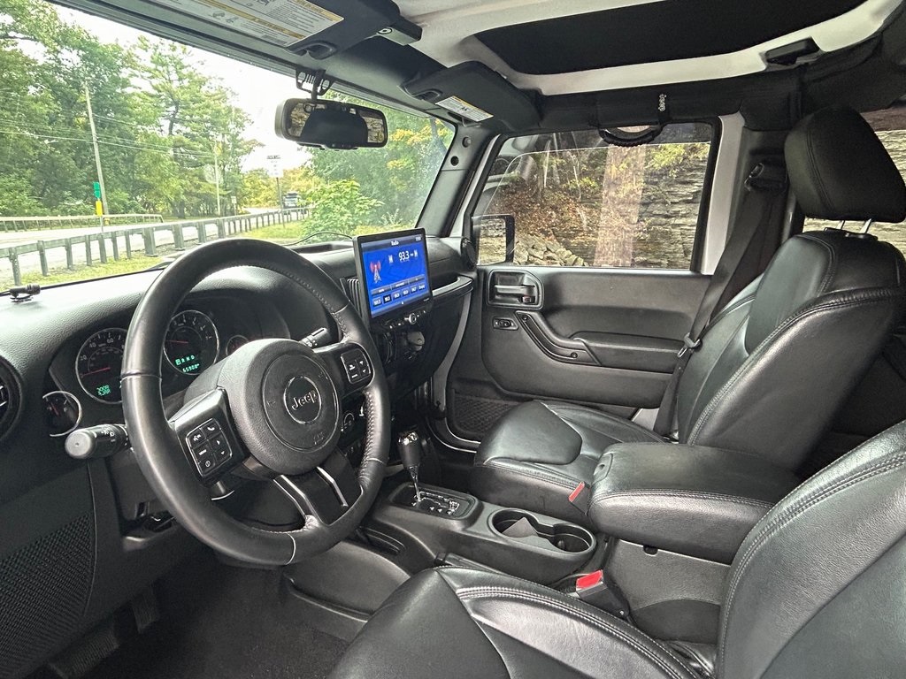 2017 Jeep Wrangler Unlimited Sahara photo 17