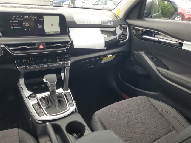 2025 Kia Seltos S photo 11