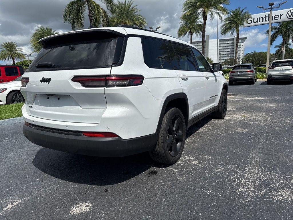 2023 Jeep Grand Cherokee Altitude photo 2