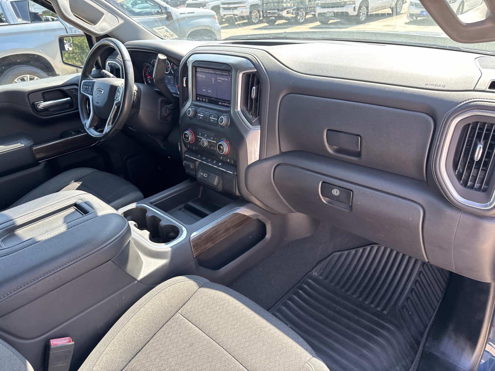 2021 Chevrolet Silverado RST photo 25