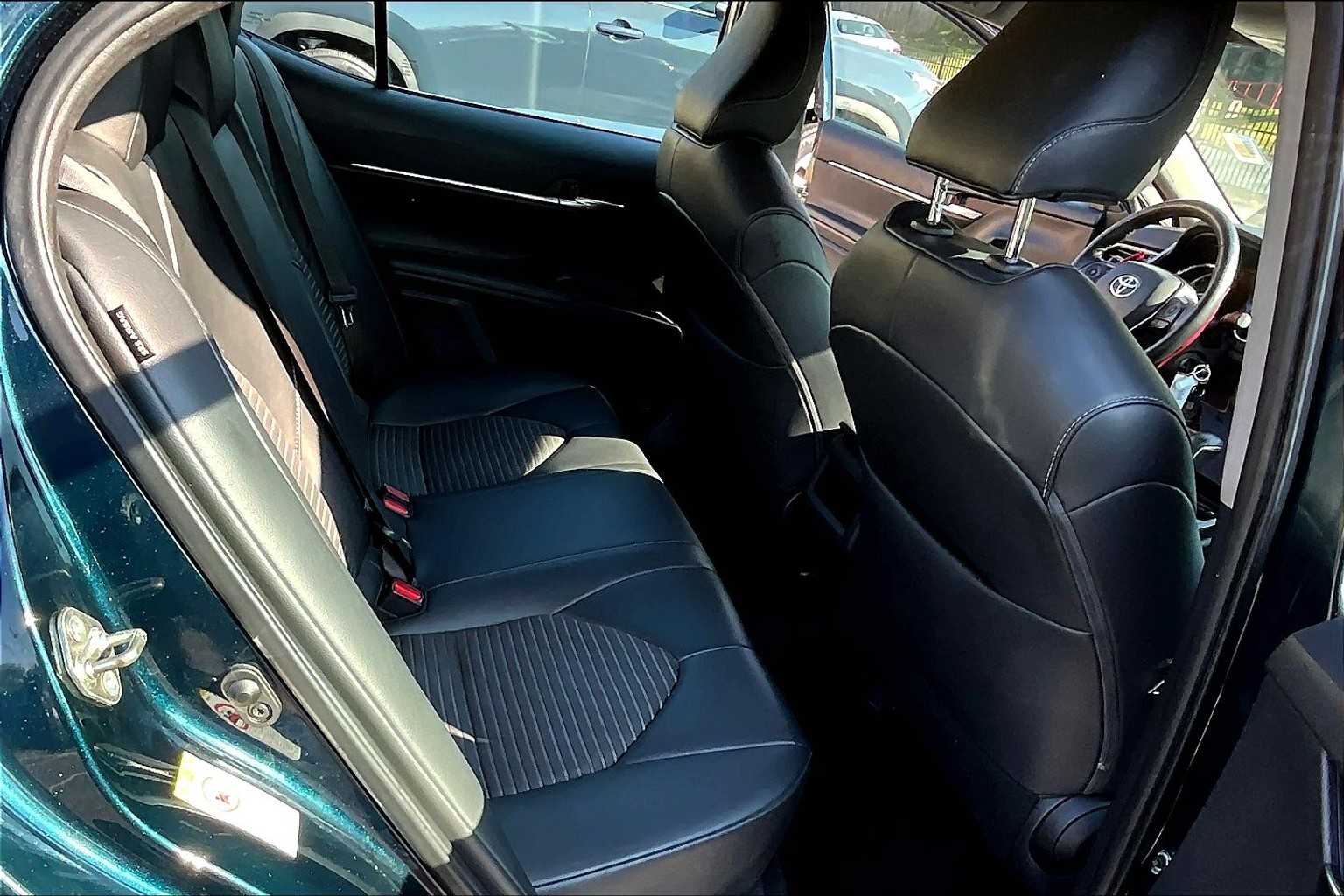 2019 Toyota Camry SE photo 17
