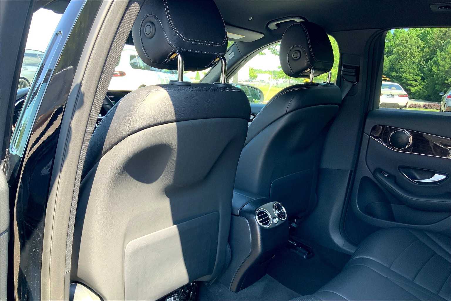 2021 Mercedes Benz GLC 300 photo 22