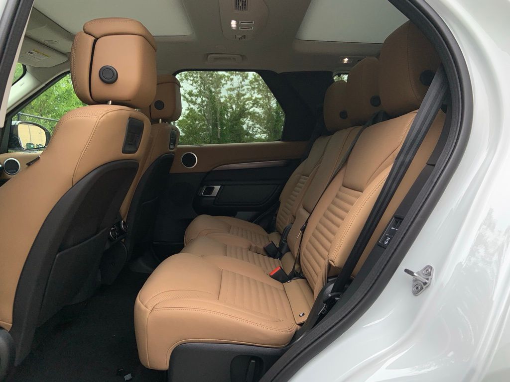 2025 Land Rover Discovery Metropolitan Edition photo 12