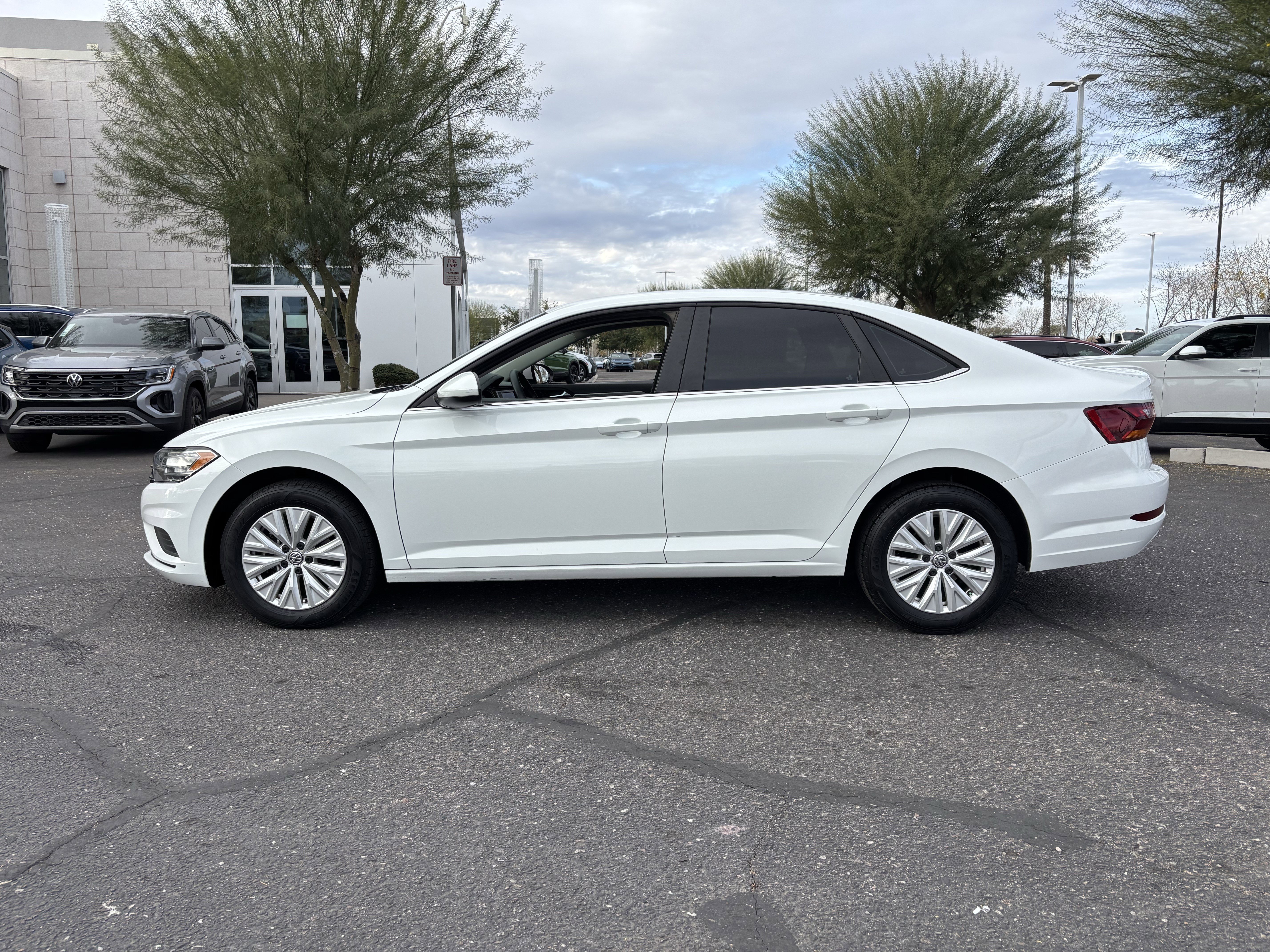 Used 2019 Volkswagen Jetta SE with VIN 3VWC57BU4KM240916 for sale in Gilbert, AZ