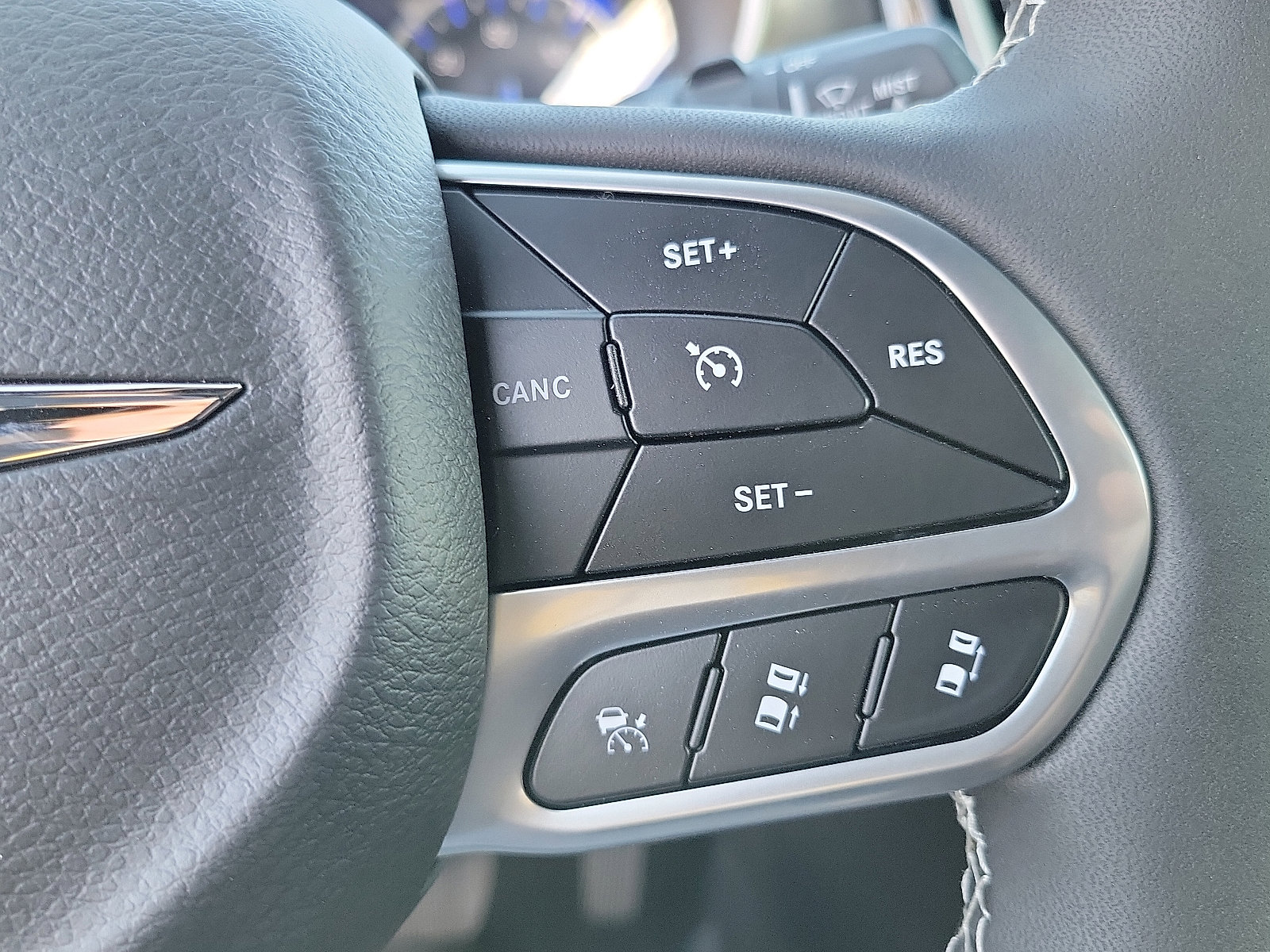 2025 Chrysler Voyager LX photo 5