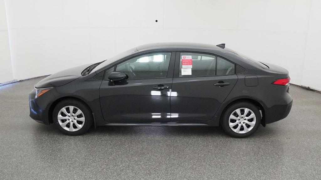 2025 Toyota Corolla LE photo 9