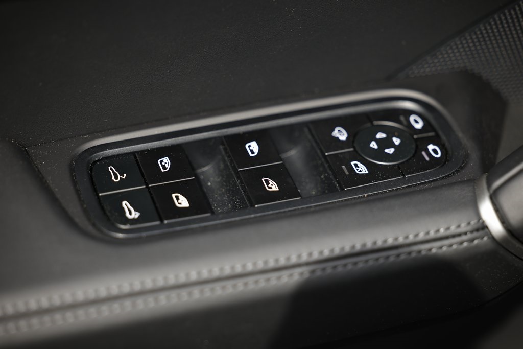 2025 Porsche Cayenne photo 19