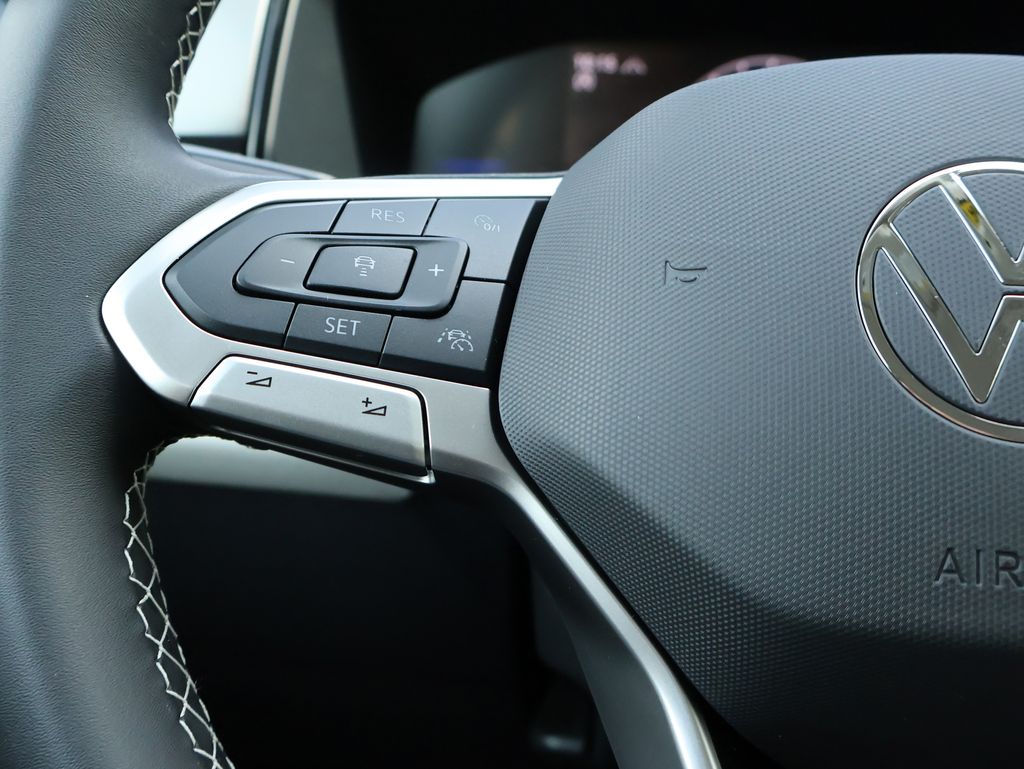 2025 Volkswagen Taos S photo 36