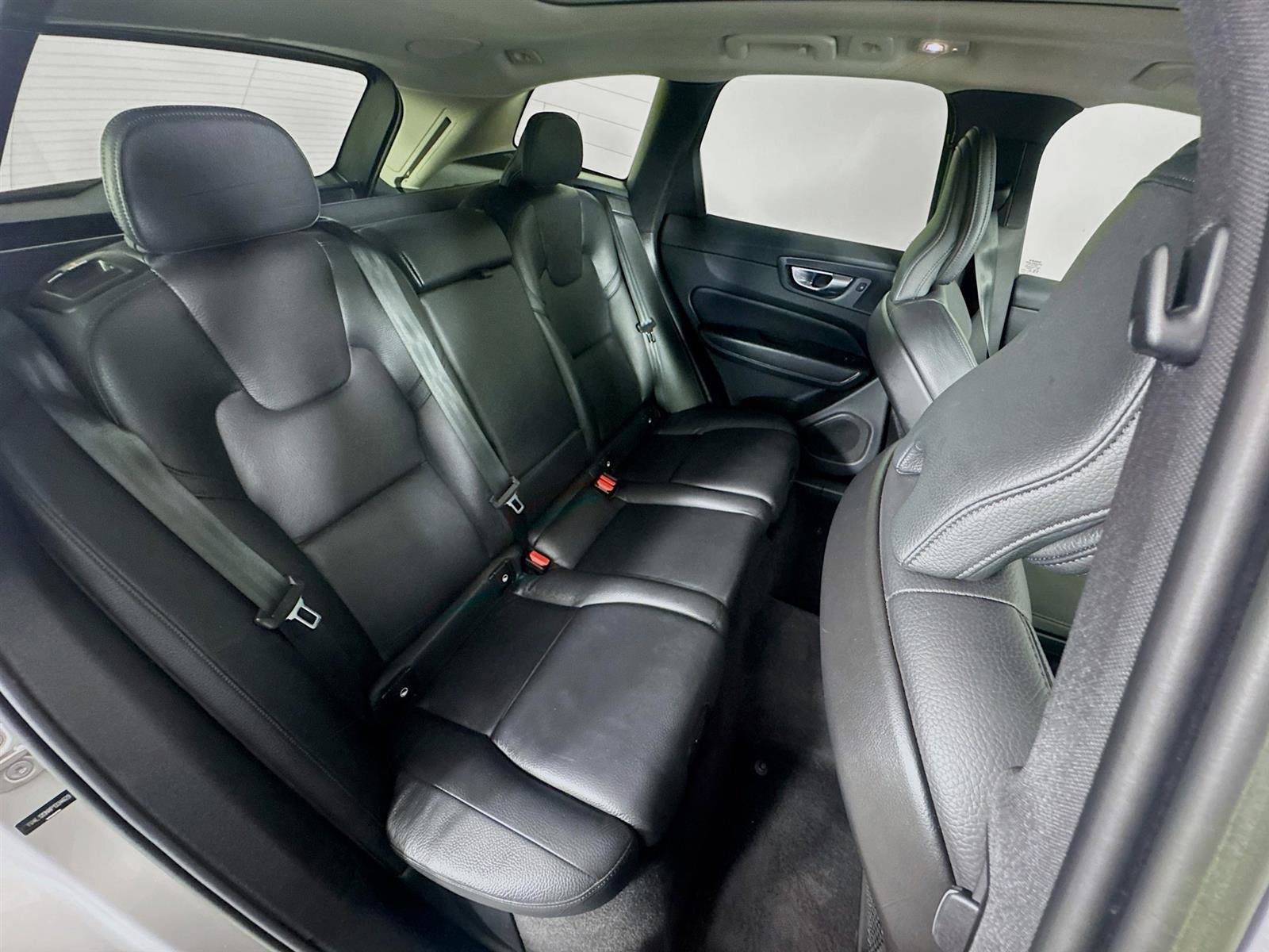 2023 Volvo XC60 B5 Plus photo 24