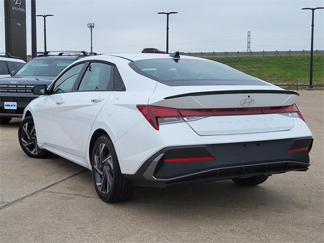 2025 Hyundai Elantra SEL Sport photo 2