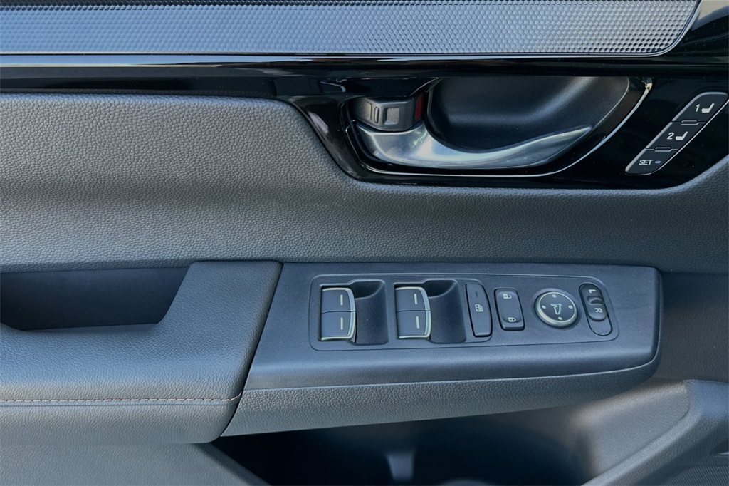 2025 Honda CR-V Hybrid Touring photo 11