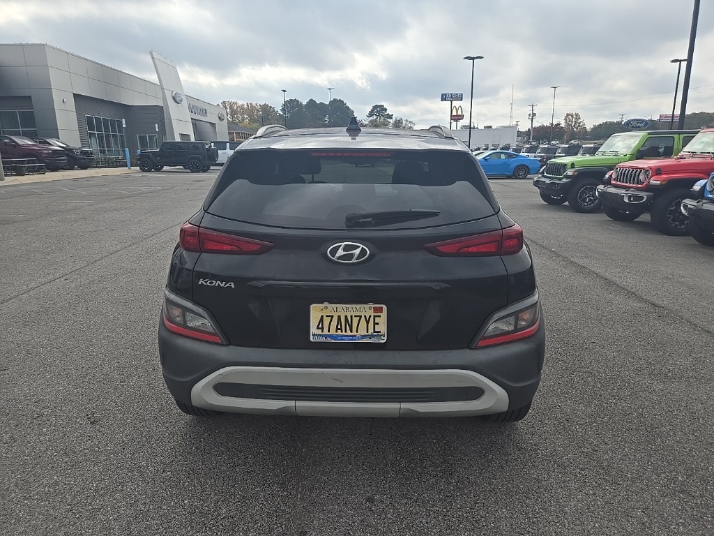 2022 Hyundai Kona SEL photo 2