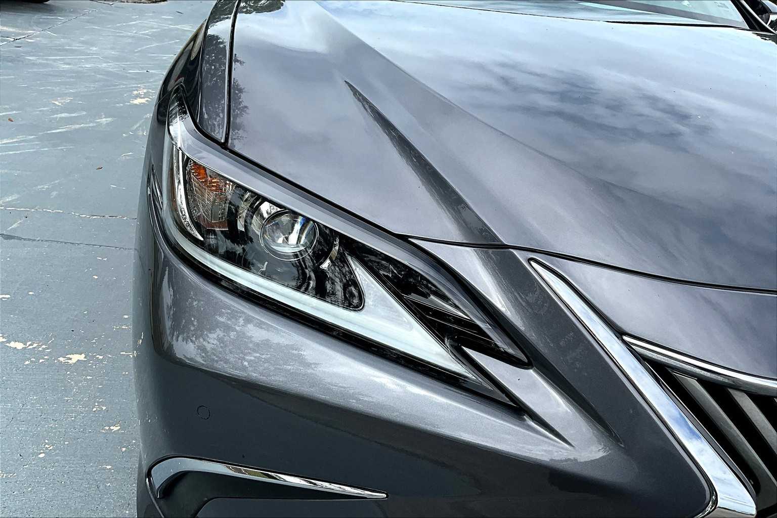 2021 Lexus ES 300h photo 27