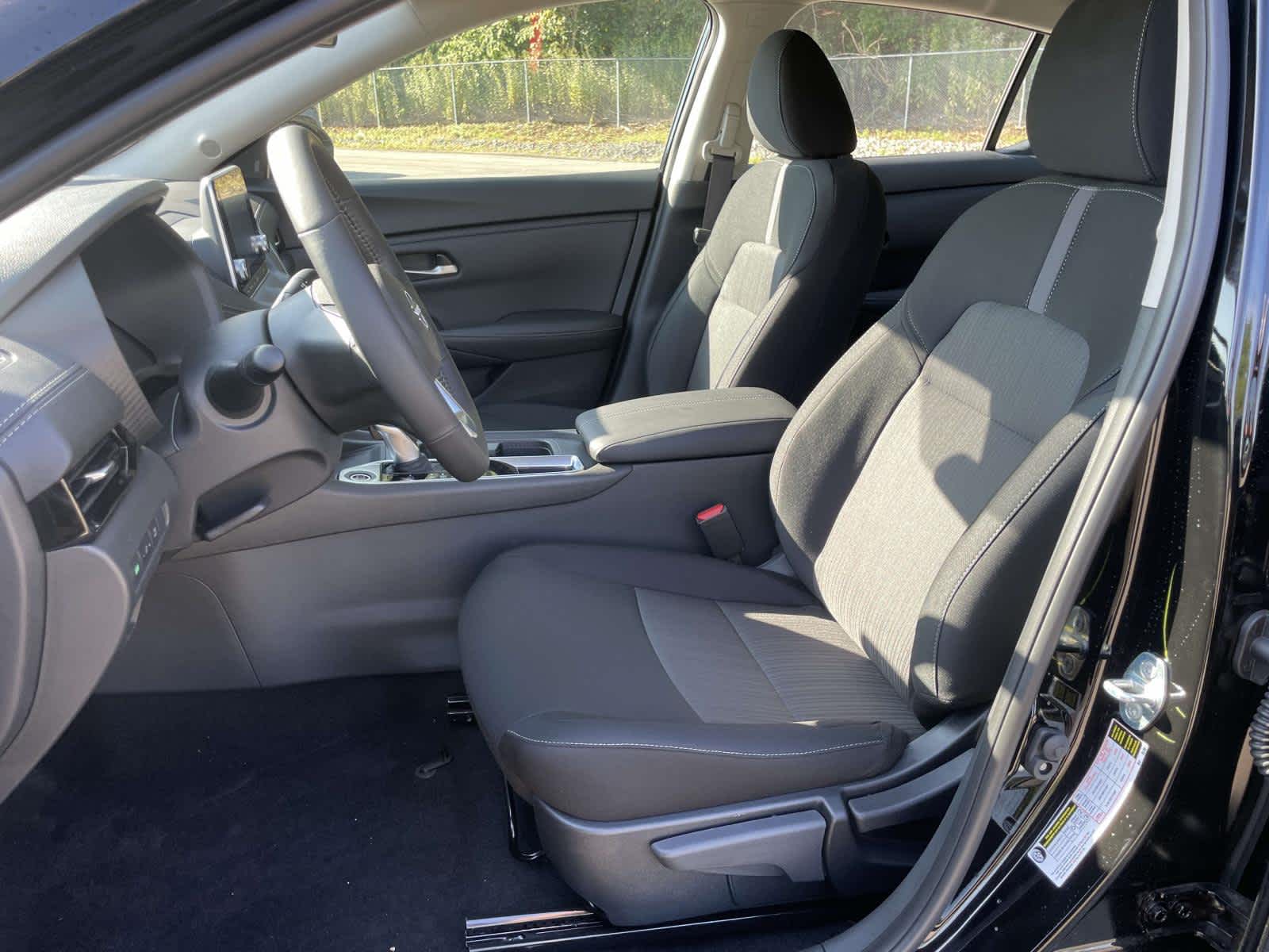 2025 Nissan Sentra SV photo 11