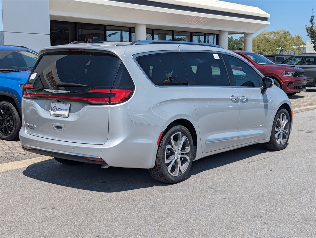 2026 Chrysler Pacifica Pinnacle photo 4
