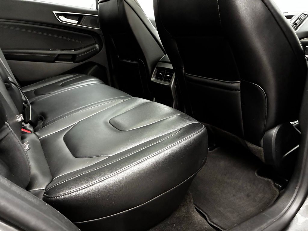 2020 Ford Edge Titanium photo 25
