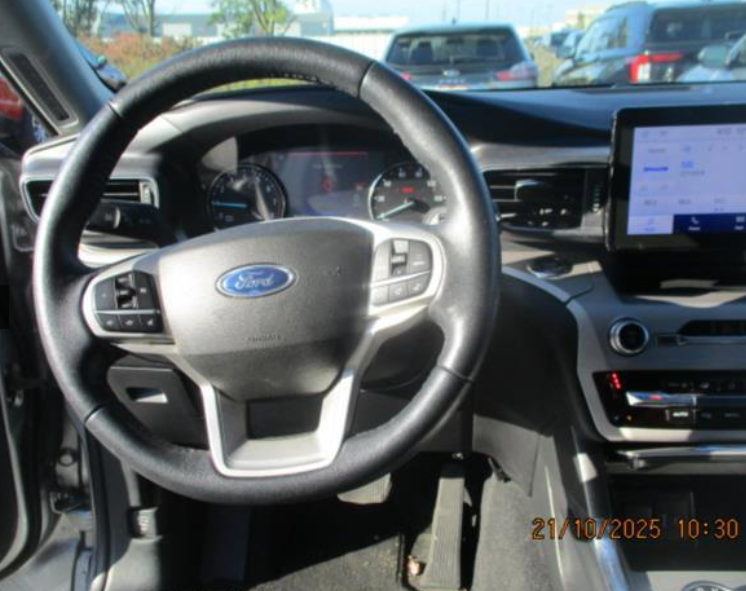 2023 Ford Explorer XLT photo 4