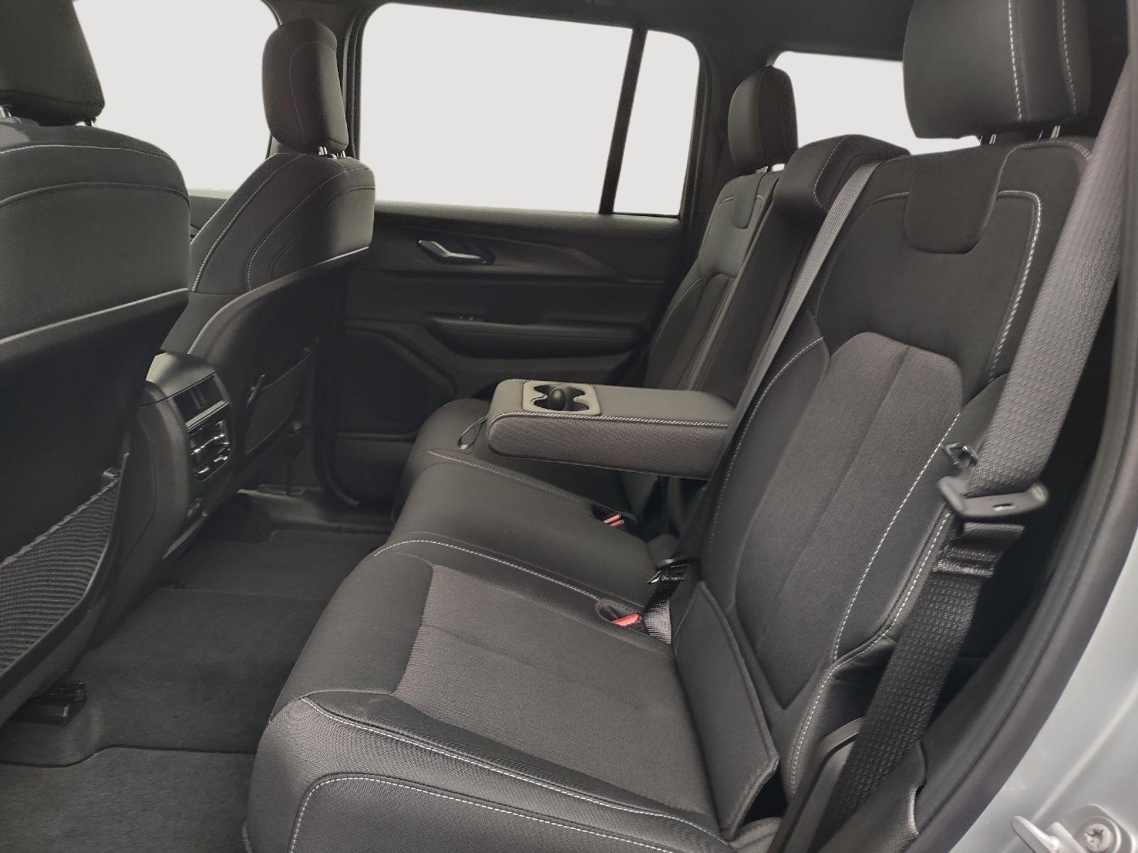 2025 Jeep Grand Cherokee Laredo X photo 26