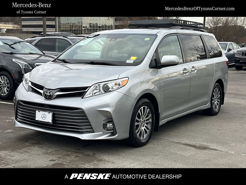 2020 Toyota Sienna XLE Premium's photo