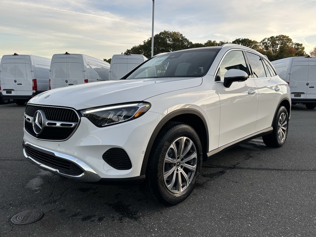 2026 Mercedes Benz GLC 300 4MATIC photo 3