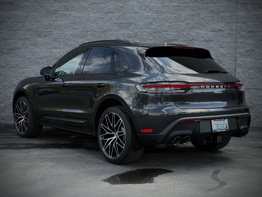 2025 Porsche Macan T photo 3