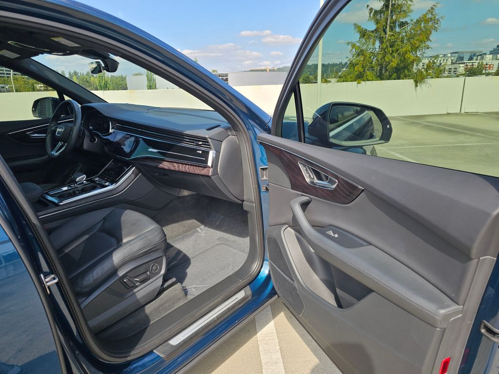 2022 Audi Q7 55 Prestige photo 12