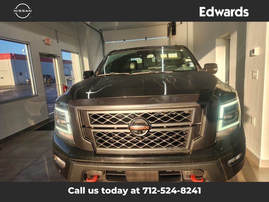 2020 Nissan Titan PRO-4X photo 3