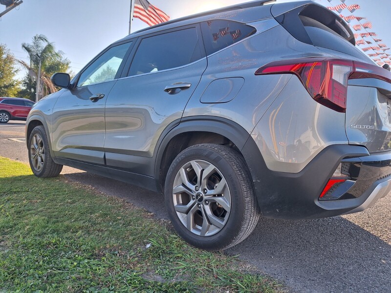 2024 Kia Seltos S photo 3