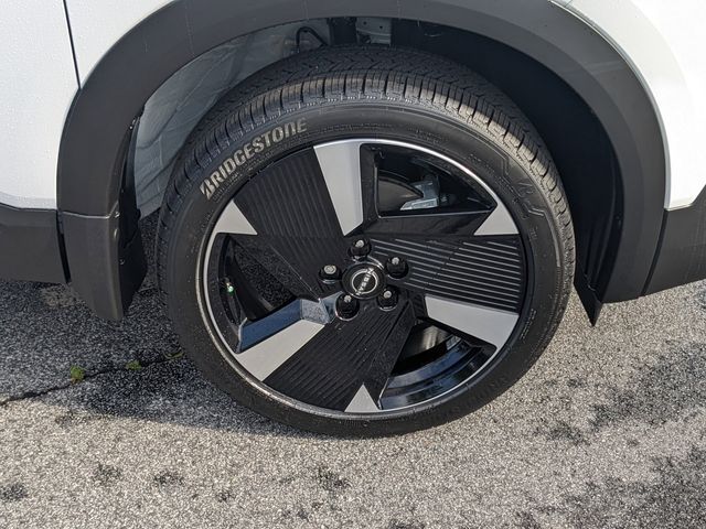 2025 Nissan Kicks SR photo 9