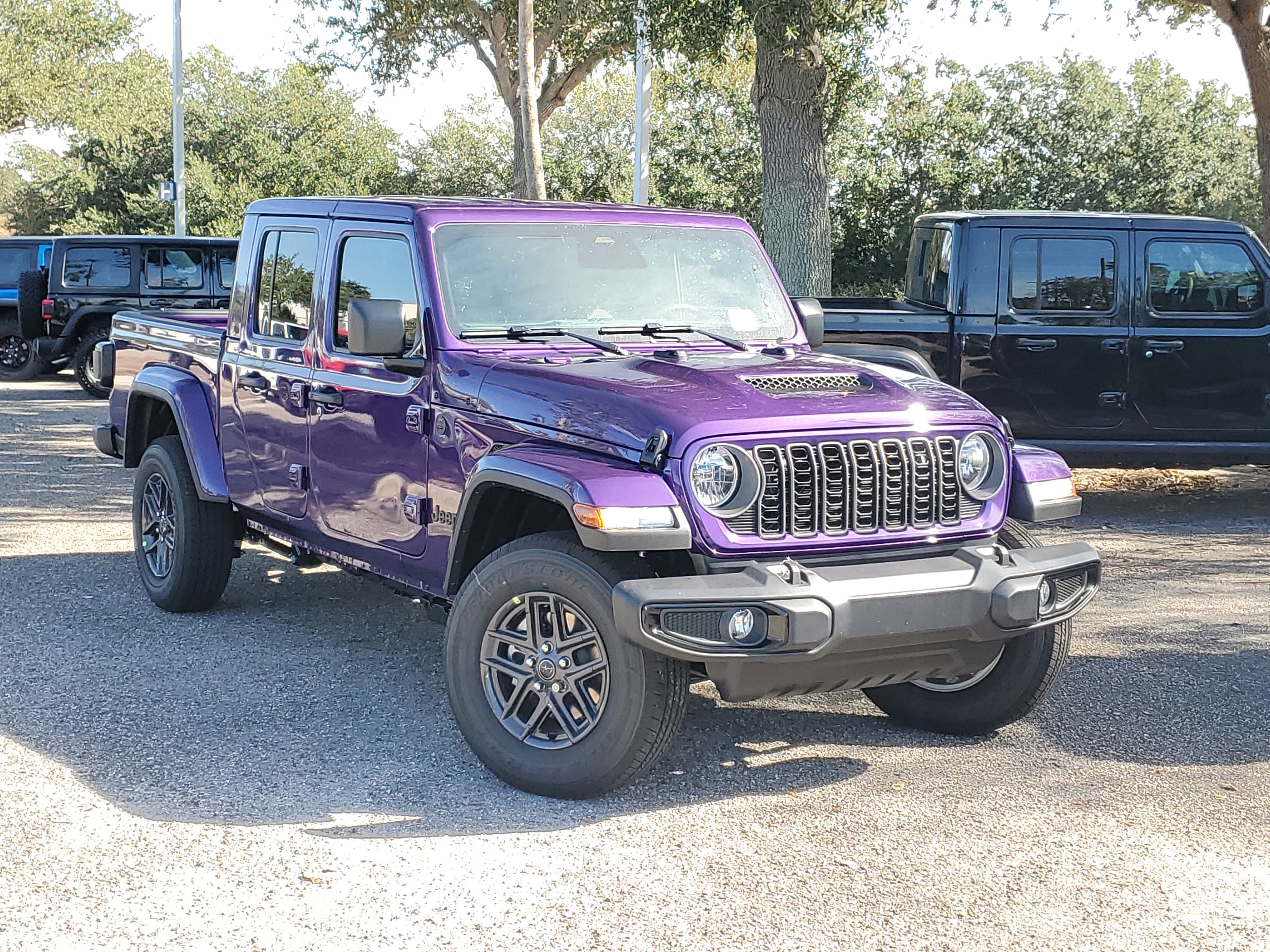 2026 Jeep Gladiator Sport S's photo