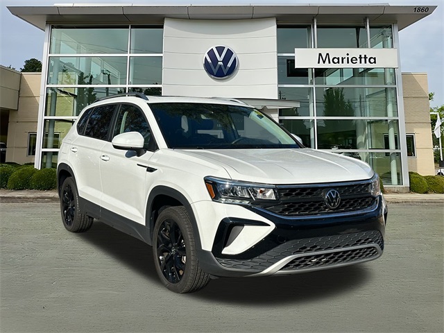 2023 Volkswagen Taos SE's photo