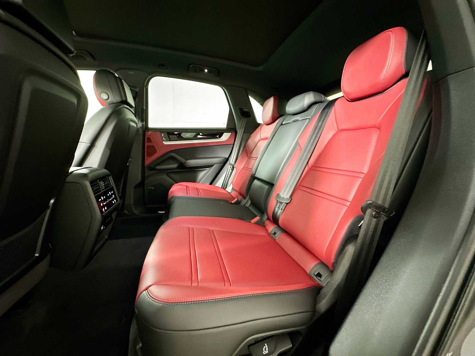2025 Porsche Cayenne S photo 20