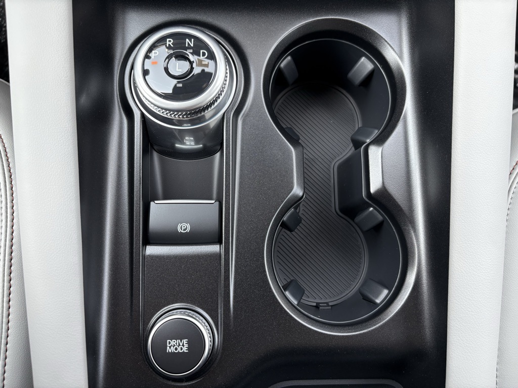 2025 Ford Explorer photo 12