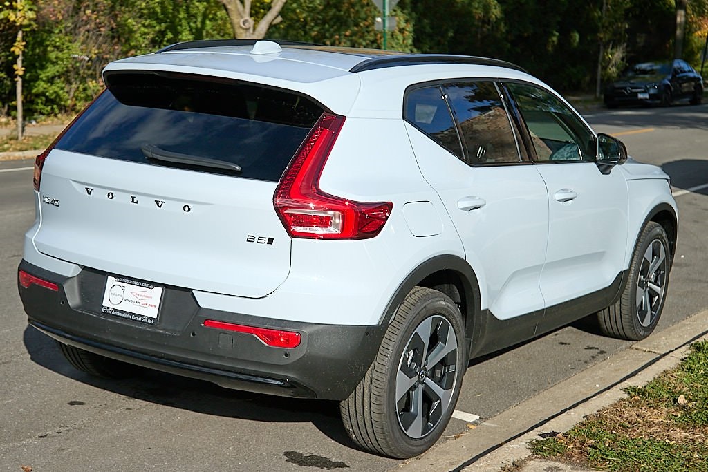 2026 VOLVO XC40 - Image 8