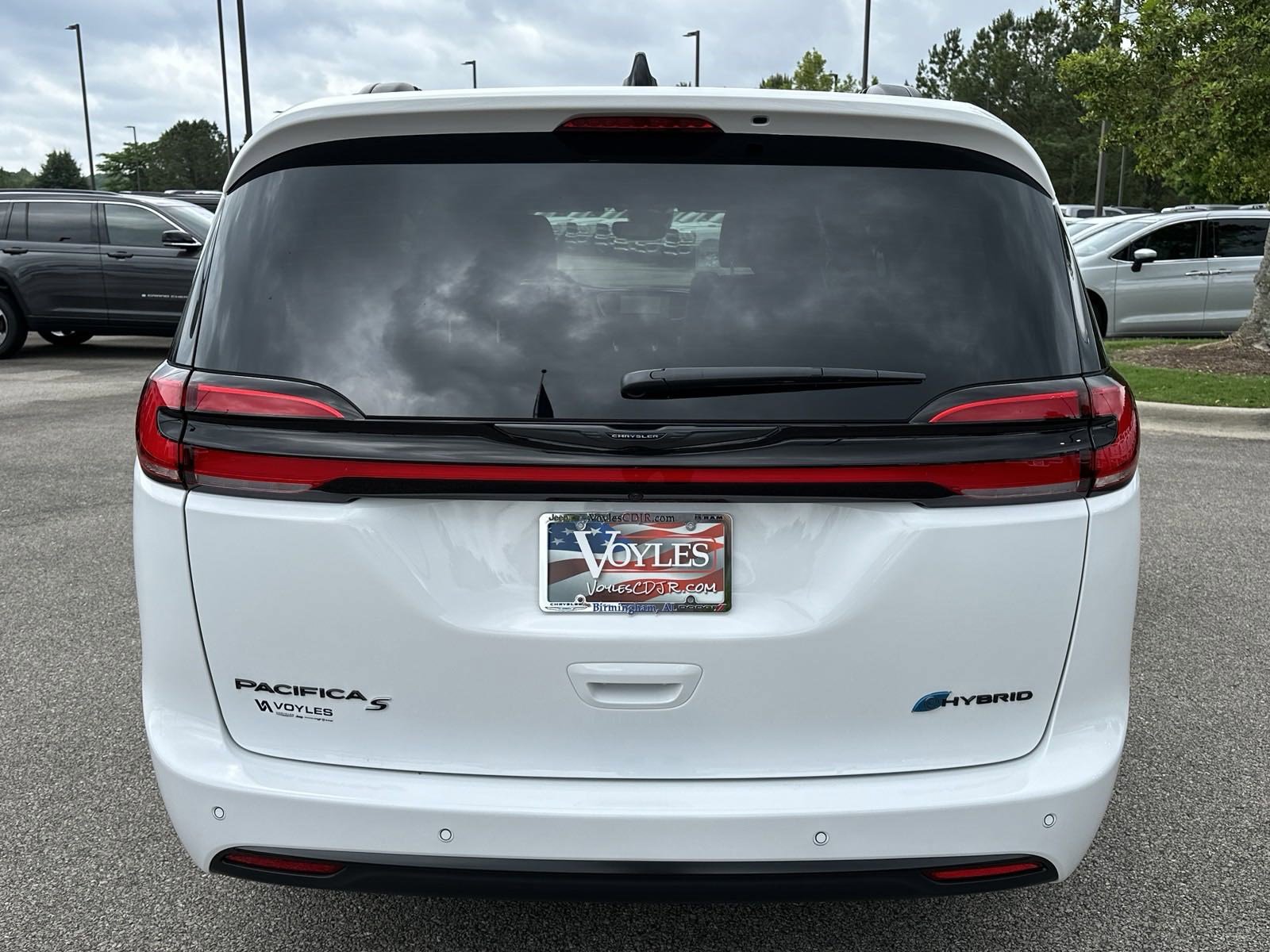 2024 Chrysler Pacifica Hybrid photo 6