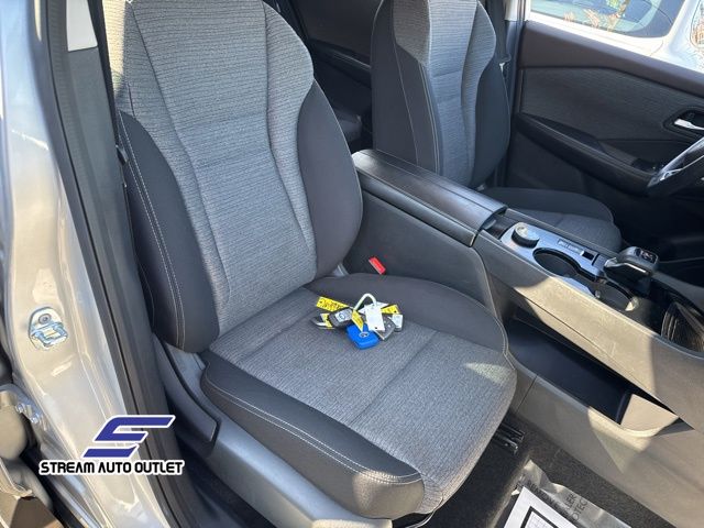 2021 Nissan Rogue SV photo 29