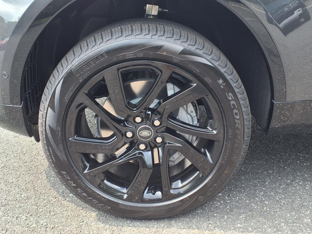 2025 Land Rover Discovery SE photo 9
