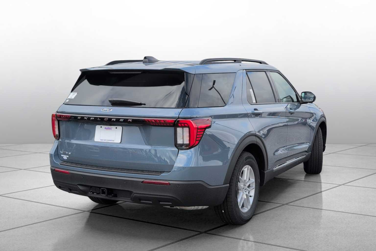 2025 Ford Explorer photo 4