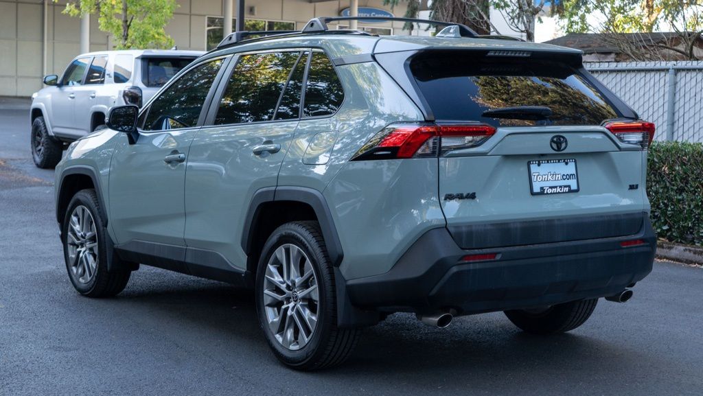 2022 Toyota RAV4 XLE Premium photo 7