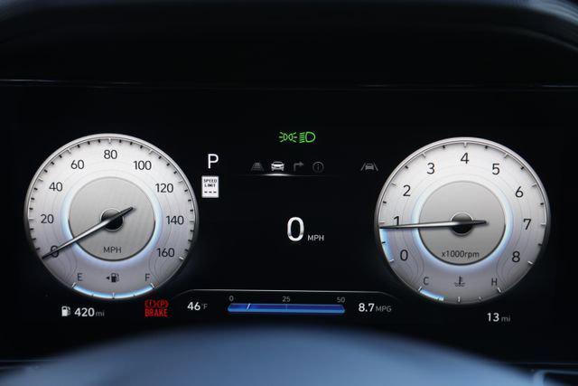 2025 Hyundai Elantra Limited photo 12