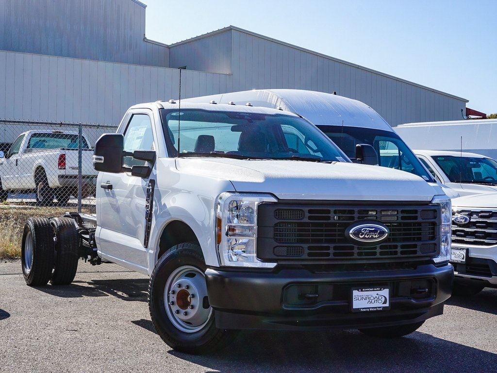 2025 Ford F-350 Super Duty Chassis Cab XL's photo