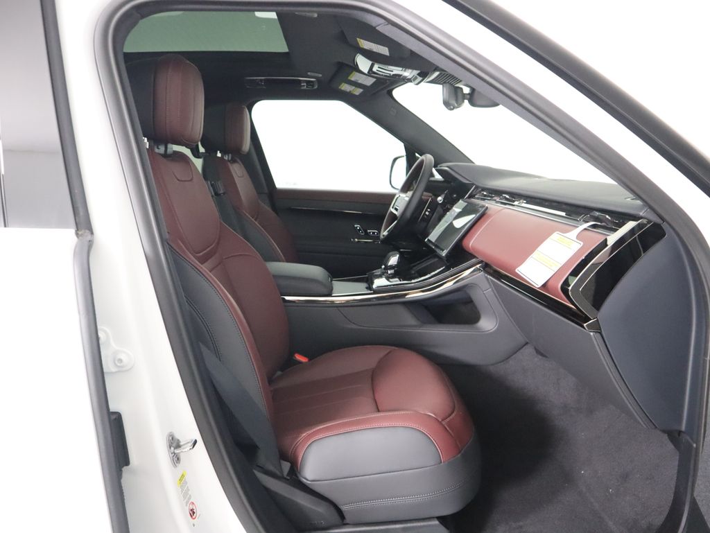 2025 Land Rover Range Rover Sport SE photo 18