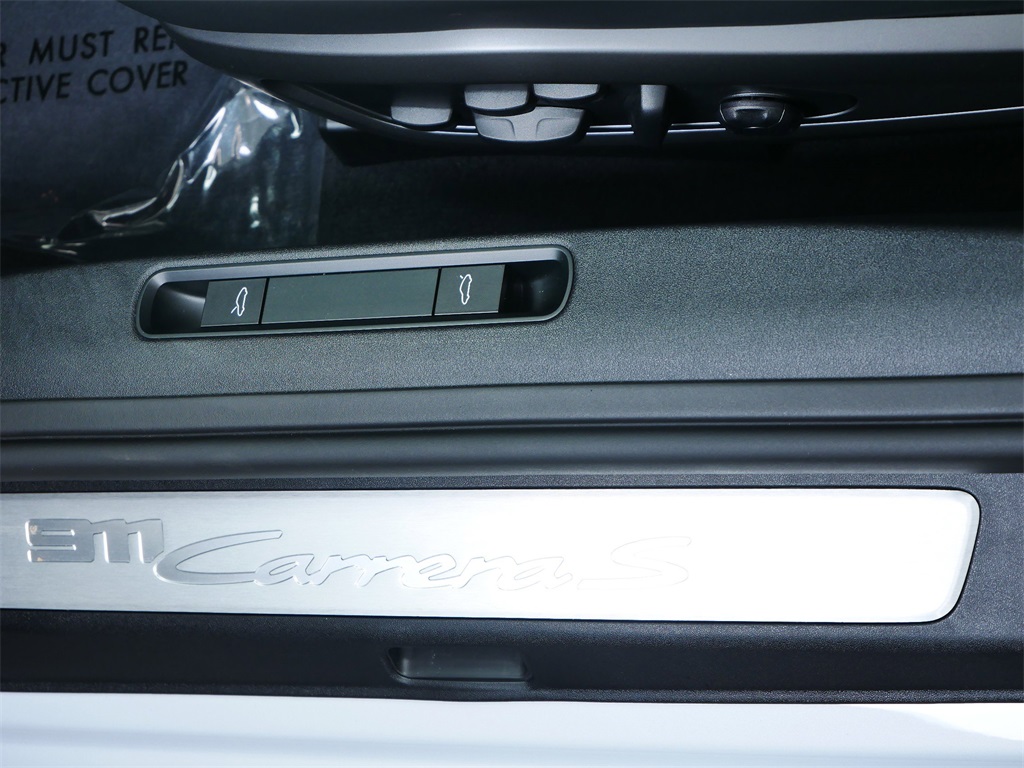2025 Porsche 911 S photo 14