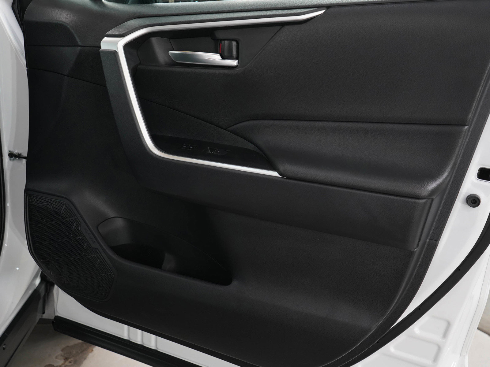 2024 Toyota RAV4 Hybrid SE photo 6