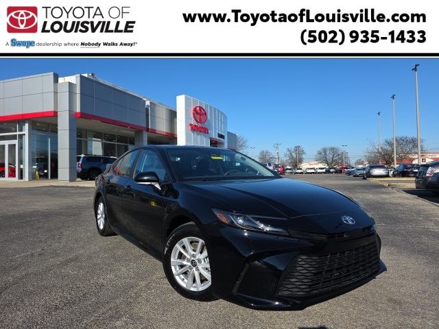 2025 Toyota Camry LE's photo