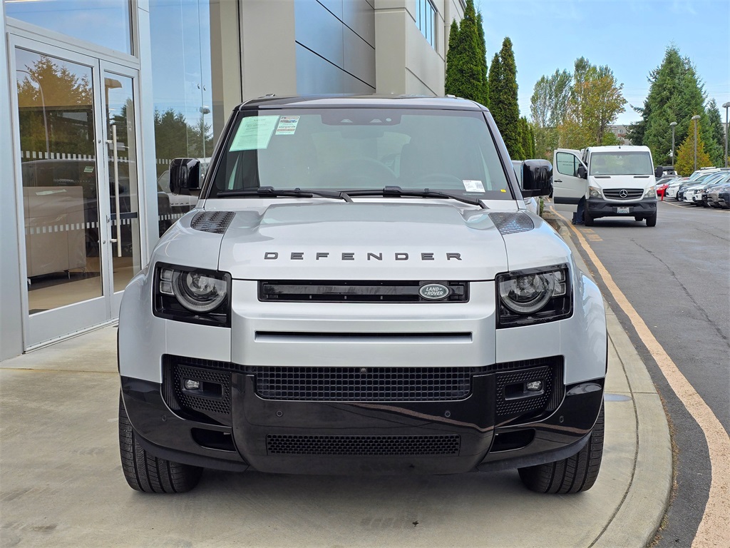 2024 Land Rover Defender 110 X-Dynamic SE photo 2