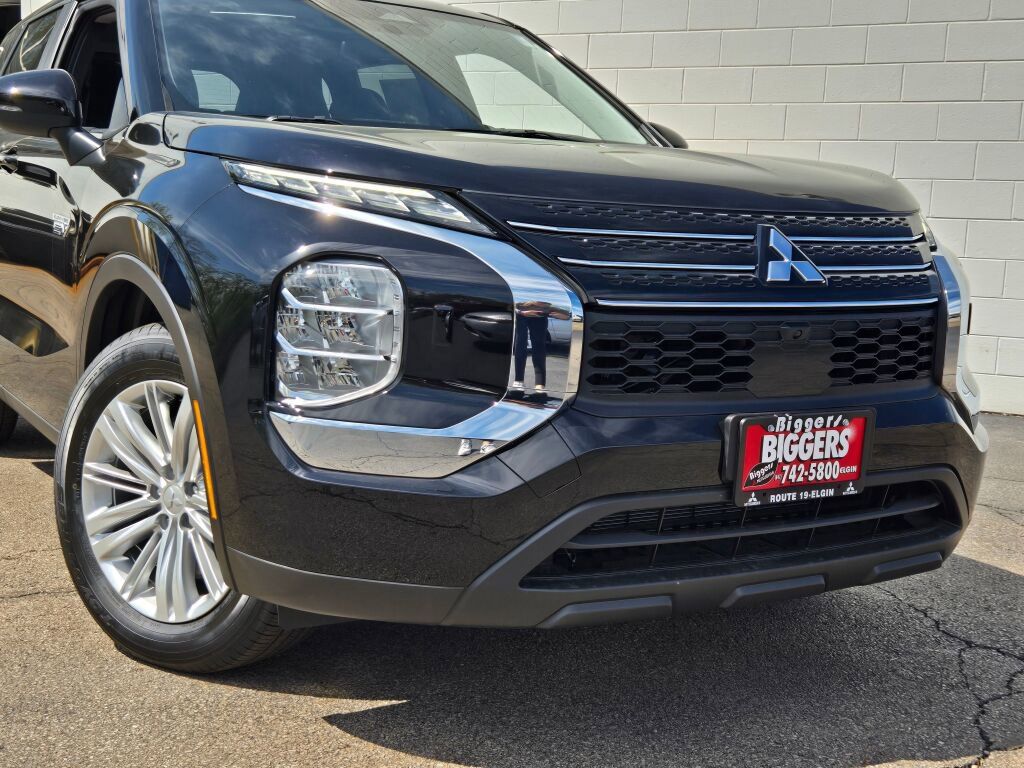 2025 Mitsubishi Outlander PHEV ES photo 2