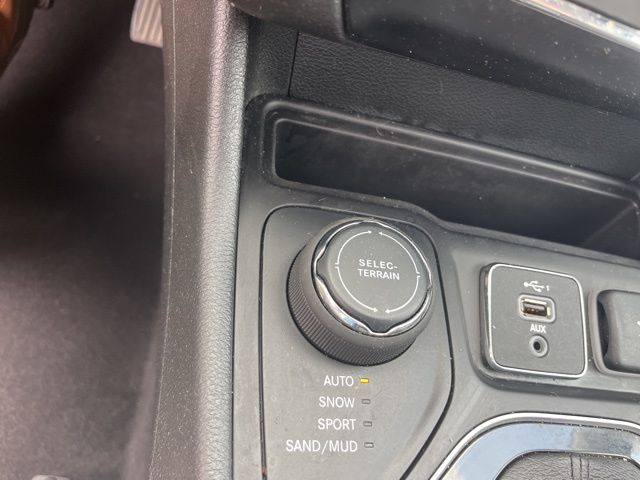 2023 Jeep Cherokee Altitude photo 21