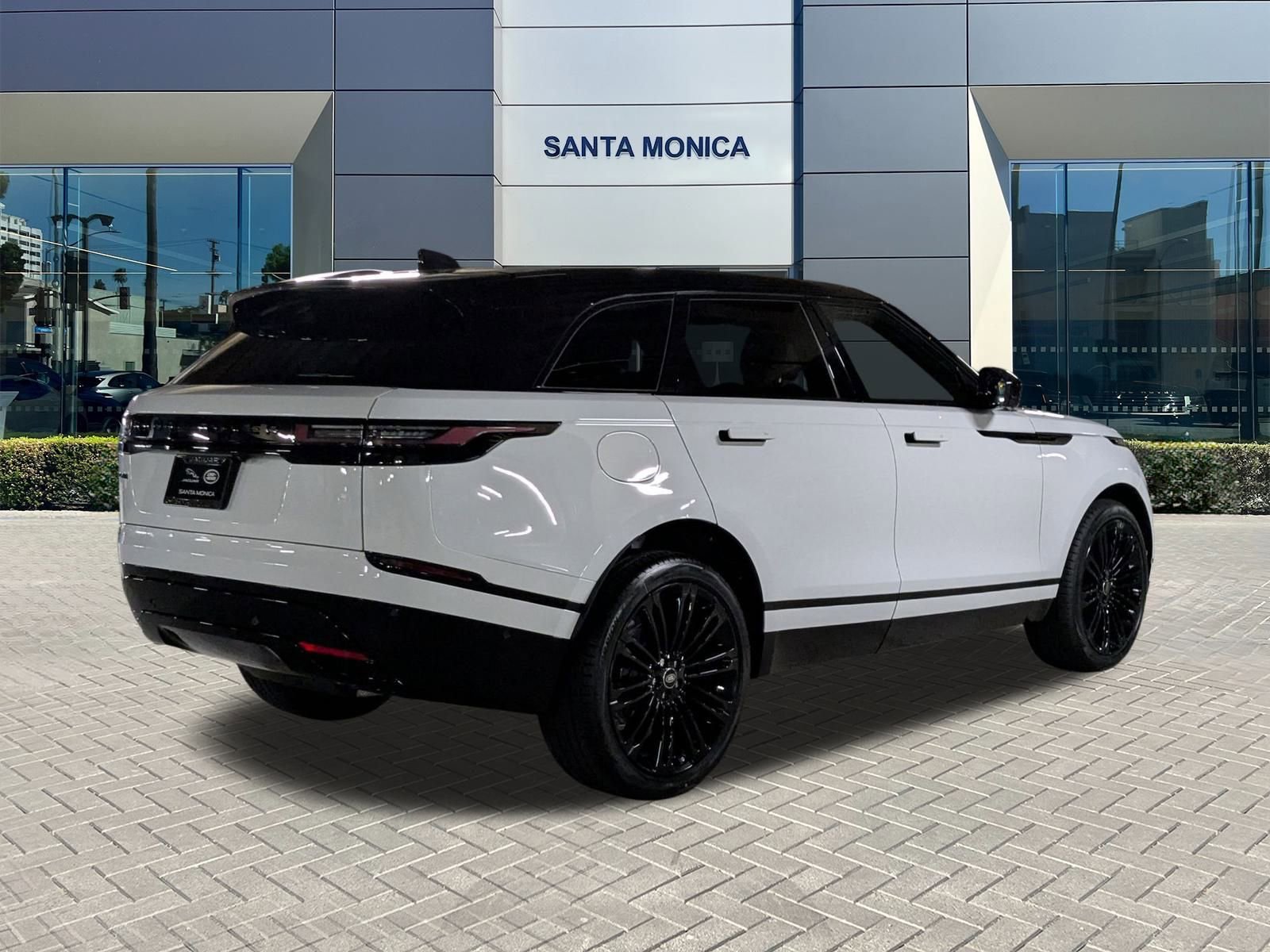 2026 Land Rover Range Rover Velar P400 Dynamic SE photo 2