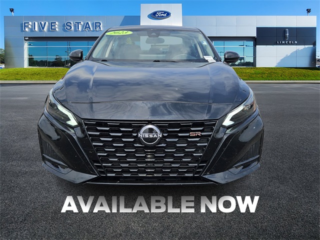 2023 Nissan Altima SR photo 2